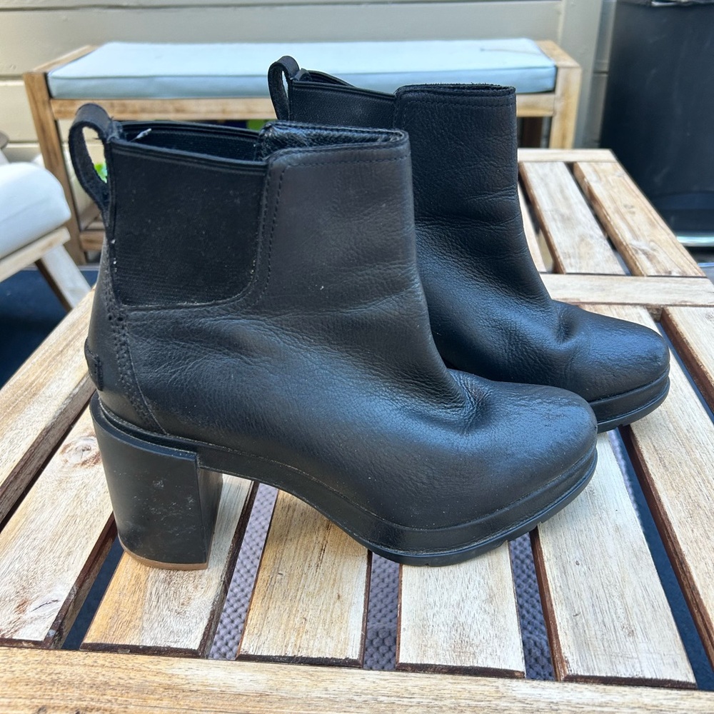 Sorel Chelsea boots